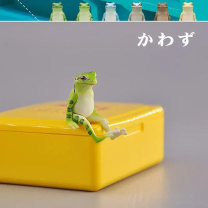 KITAN กาชาปอง ตุ๊กตากบนั่ง ของเล่นกาชาปอง สะสม ตุ๊กตาโมเดลสัตว์ตลก ของประดับตกแต่งเดสก์ท็อป ของขวัญสำหรับเด็ก