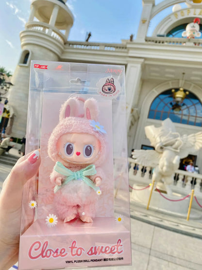 มีในสต็อก Mokoko Zimomo พวงกุญแจตุ๊กตา Labubu ฮัลโลวีน ของขวัญคริสต์มาส พวงกุญแจ Labubu ของเล่นเด็ก ตกแต่งกระเป๋าเป้ จำลอง Labubu
